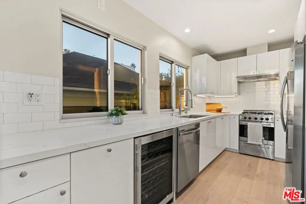 2221 Ocean Avenue 101, Santa Monica, California 90405 home-pic-10