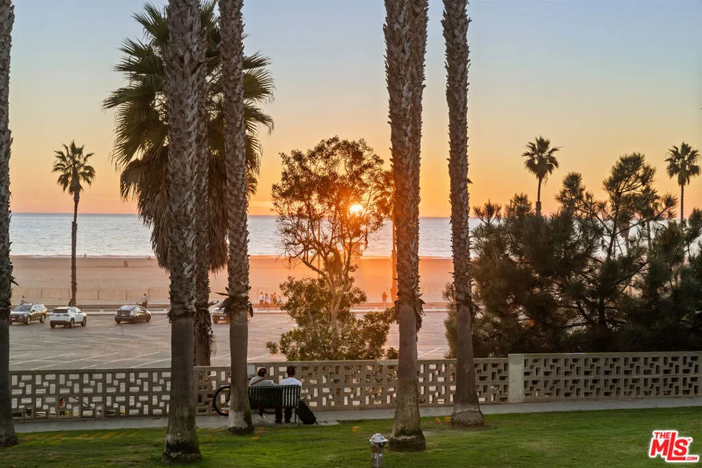 2221 Ocean Avenue 101, Santa Monica, California 90405 home-pic-25