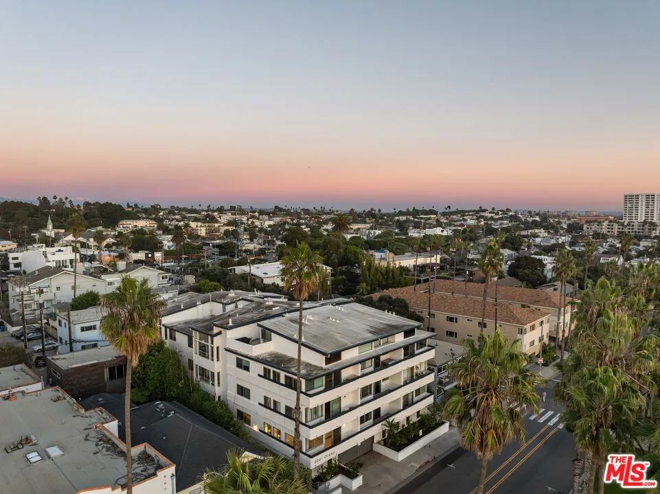 2221 Ocean Avenue 101, Santa Monica, California 90405 home-pic-20