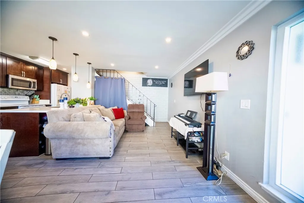 639 Avenida Del Platino, Newbury Park, California 91320 home-pic-5