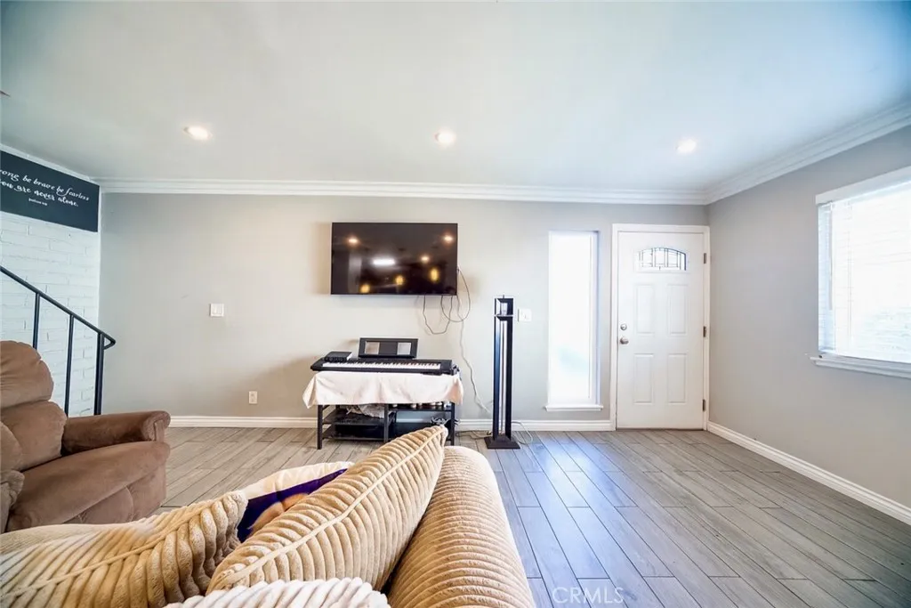 639 Avenida Del Platino, Newbury Park, California 91320 home-pic-4