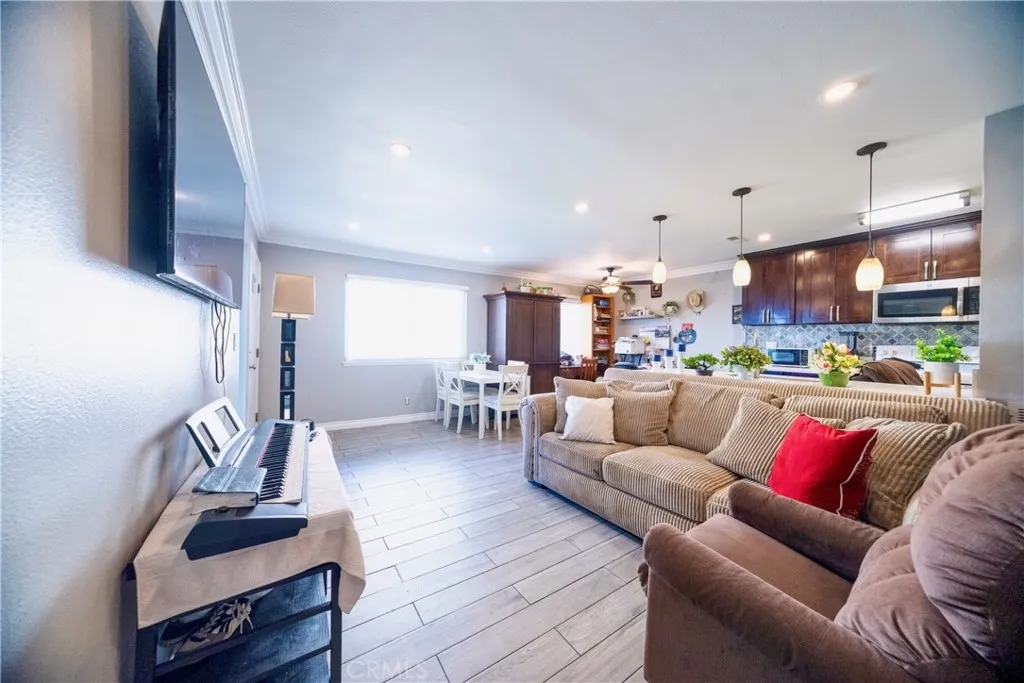 639 Avenida Del Platino, Newbury Park, California 91320 home-pic-6