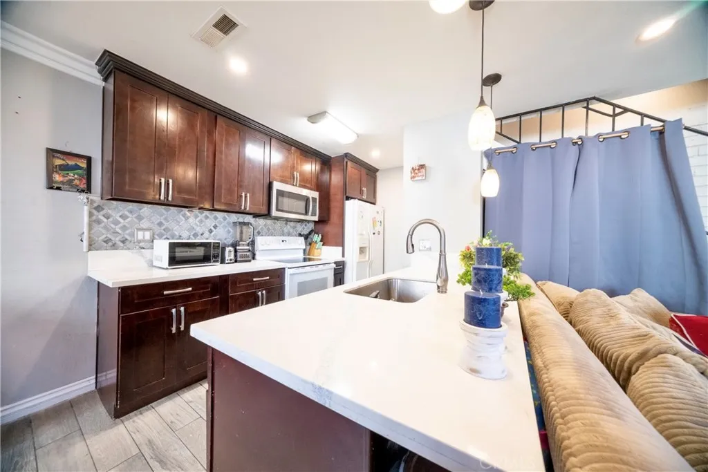 639 Avenida Del Platino, Newbury Park, California 91320 home-pic-10