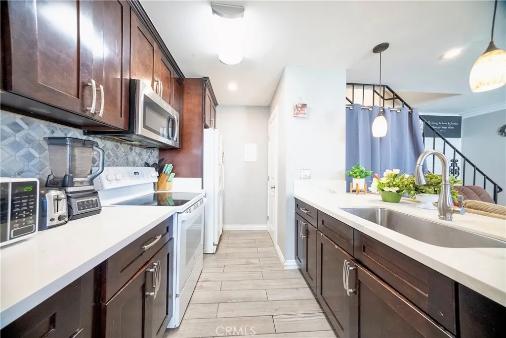 639 Avenida Del Platino, Newbury Park, California 91320 home-pic-0
