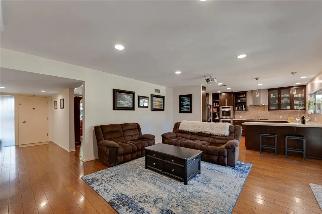 5406 Hazeltine Avenue, Sherman Oaks, California 91401 home-pic-4