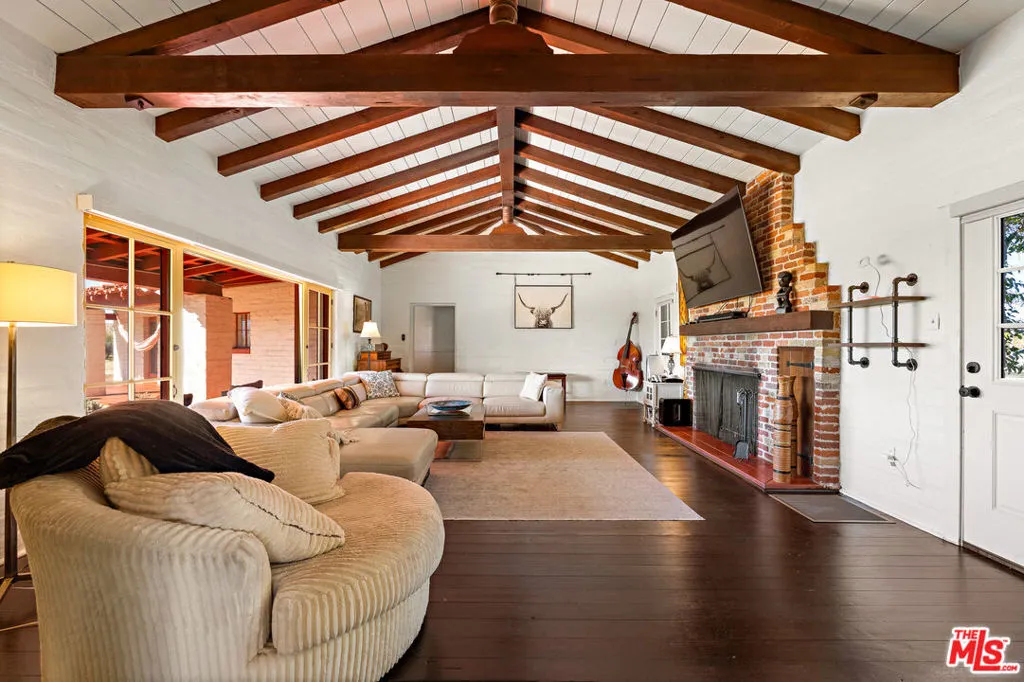 15617 Mondamon Road, Apple Valley, California 92307 home-pic-8