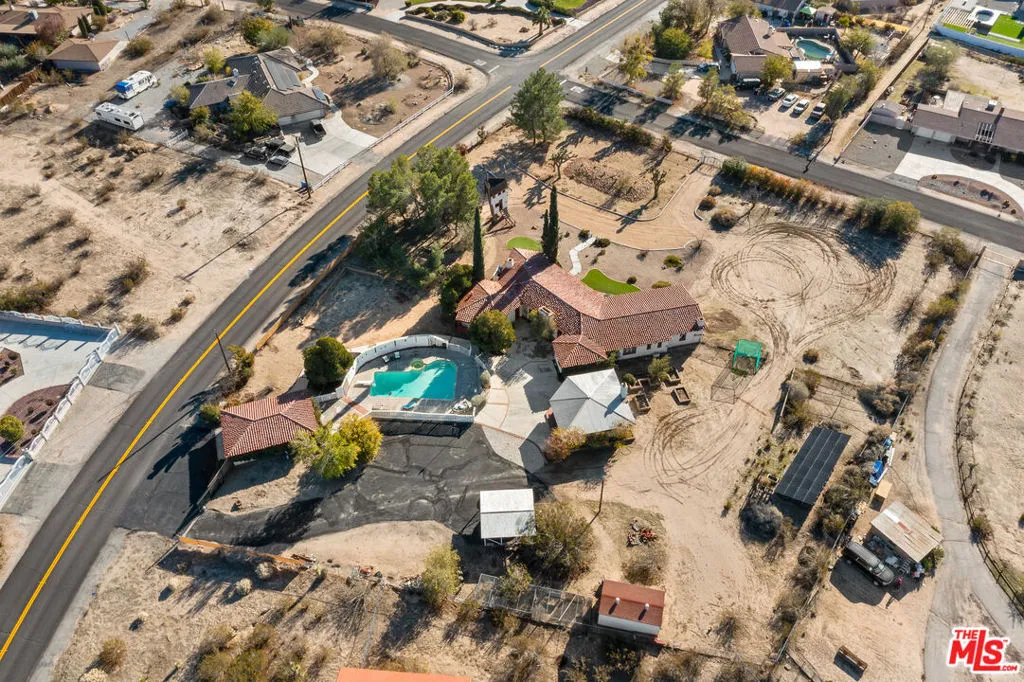 15617 Mondamon Road, Apple Valley, California 92307 home-pic-40