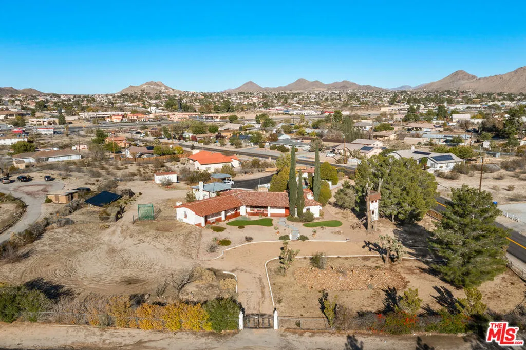 15617 Mondamon Road, Apple Valley, California 92307 home-pic-39