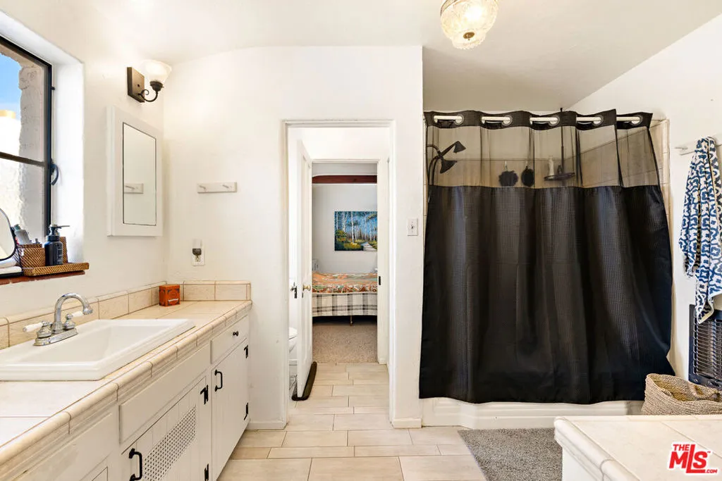 15617 Mondamon Road, Apple Valley, California 92307 home-pic-21