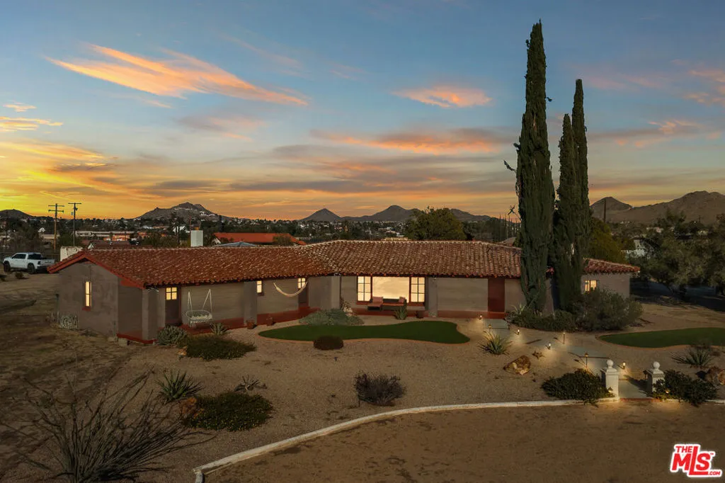 15617 Mondamon Road, Apple Valley, California 92307 home-pic-1