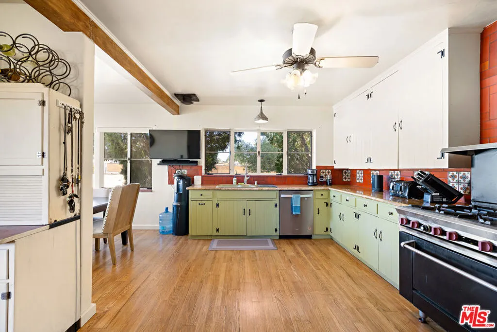 15617 Mondamon Road, Apple Valley, California 92307 home-pic-12