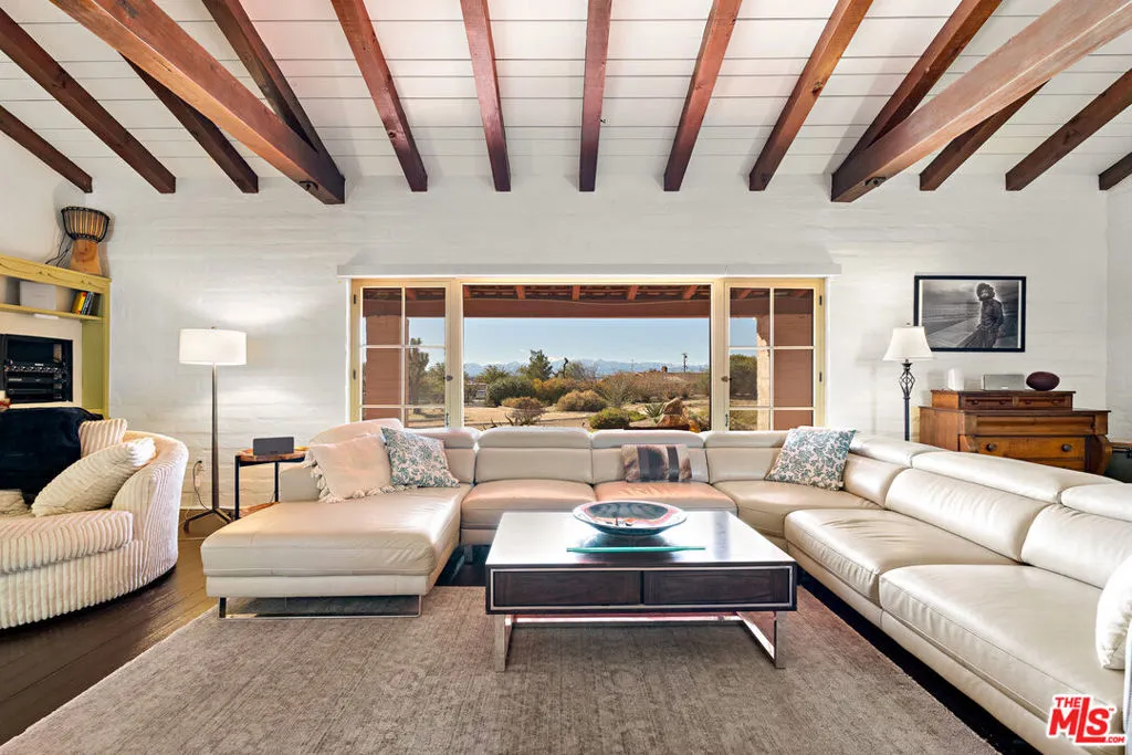 15617 Mondamon Road, Apple Valley, California 92307 home-pic-10