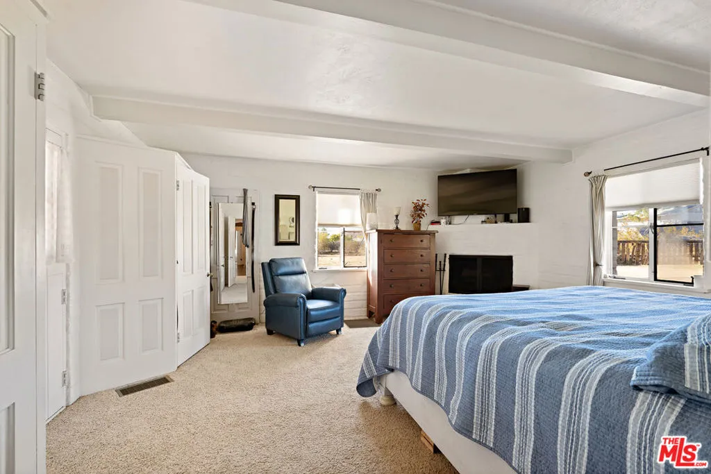 15617 Mondamon Road, Apple Valley, California 92307 home-pic-18