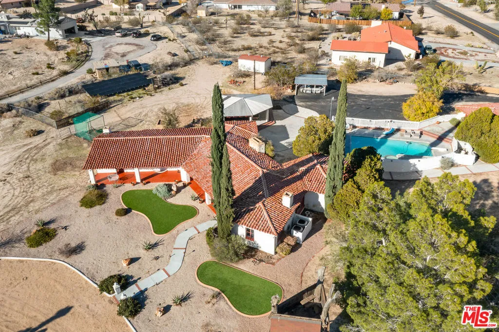 15617 Mondamon Road, Apple Valley, California 92307 home-pic-38