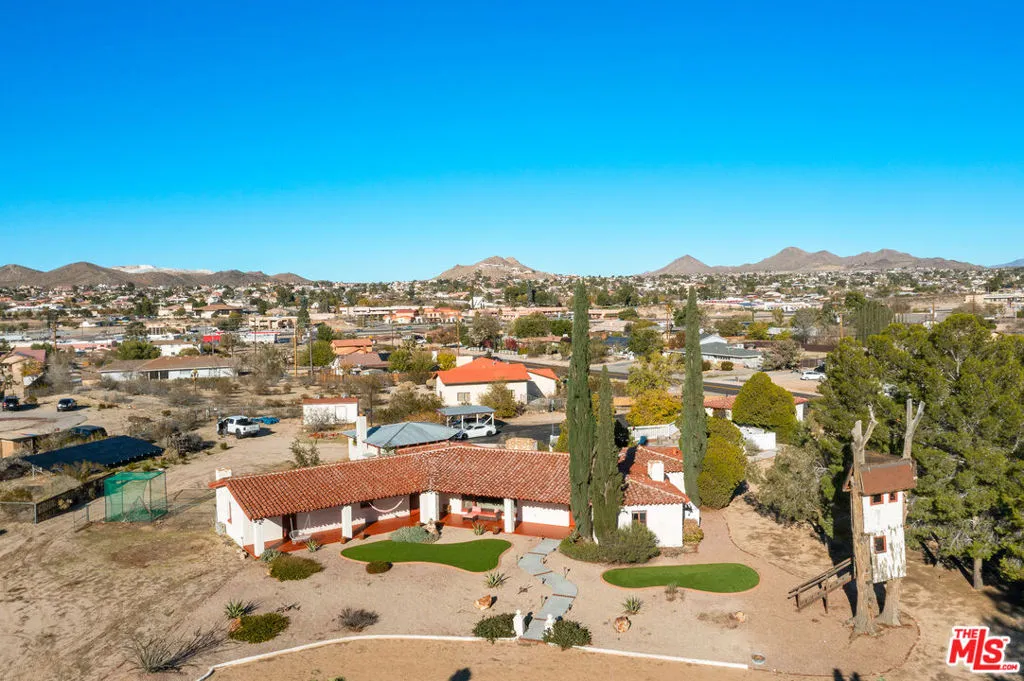 15617 Mondamon Road, Apple Valley, California 92307 home-pic-36