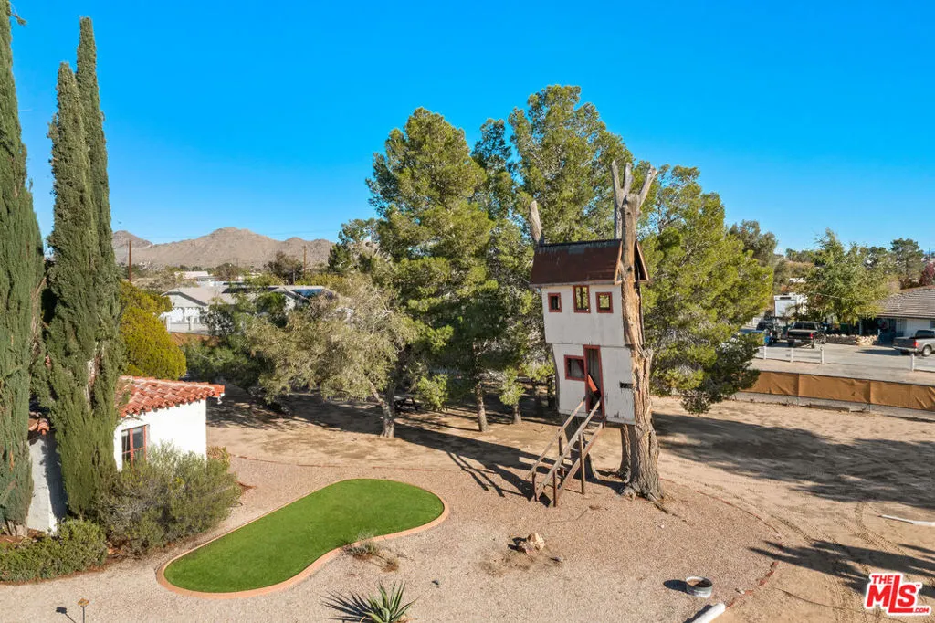 15617 Mondamon Road, Apple Valley, California 92307 home-pic-41