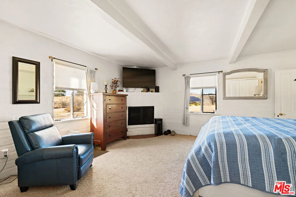 15617 Mondamon Road, Apple Valley, California 92307 home-pic-19