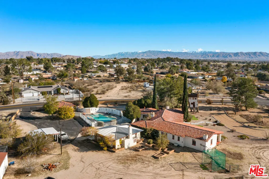 15617 Mondamon Road, Apple Valley, California 92307 home-pic-37