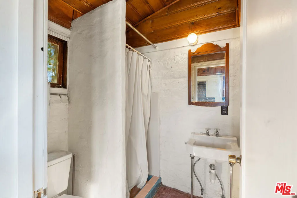 15617 Mondamon Road, Apple Valley, California 92307 home-pic-32