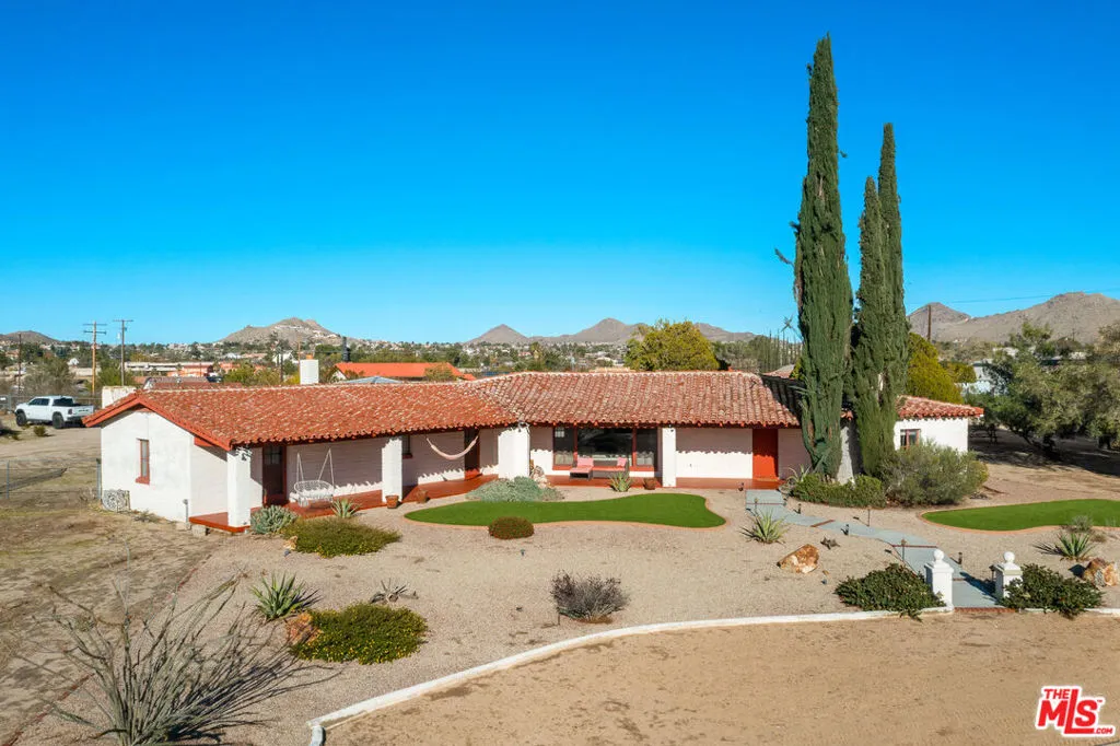 15617 Mondamon Road, Apple Valley, California 92307 home-pic-6