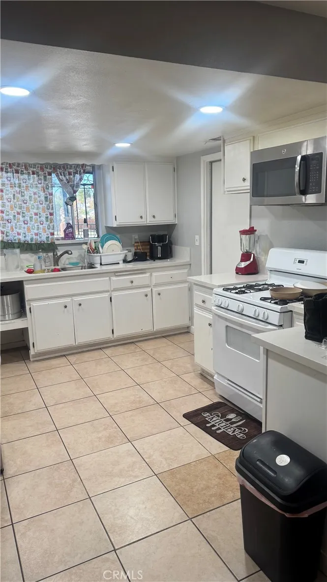 14327 Rodeo Drive, Victorville, California 92395 home-pic-15