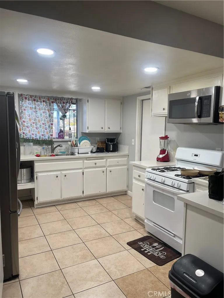 14327 Rodeo Drive, Victorville, California 92395 home-pic-32