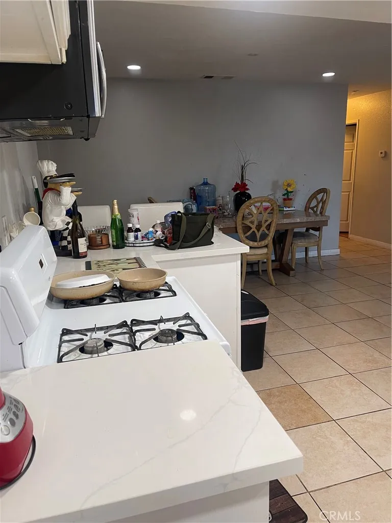 14327 Rodeo Drive, Victorville, California 92395 home-pic-25