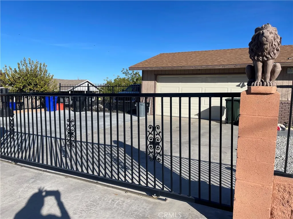 14327 Rodeo Drive, Victorville, California 92395 home-pic-4