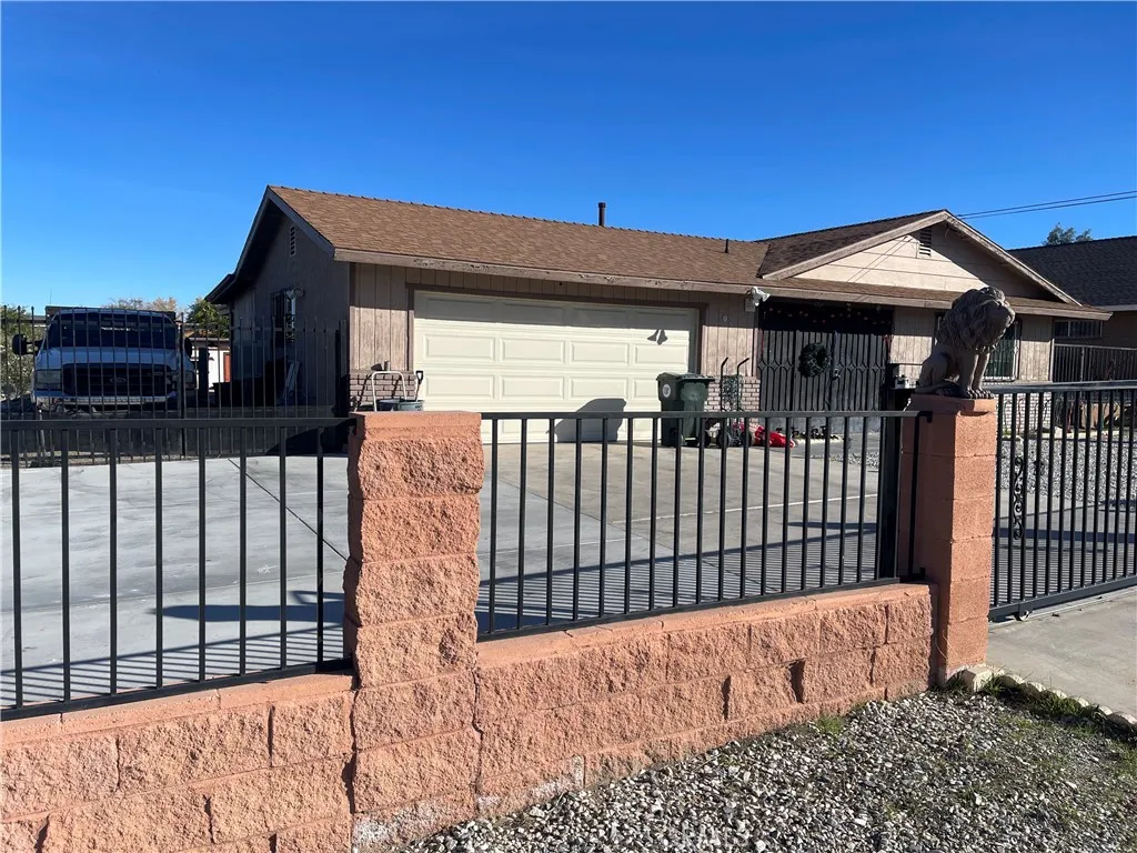 14327 Rodeo Drive, Victorville, California 92395 home-pic-5
