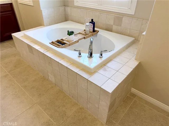 Imagine ending your long day in this exquisite tub
