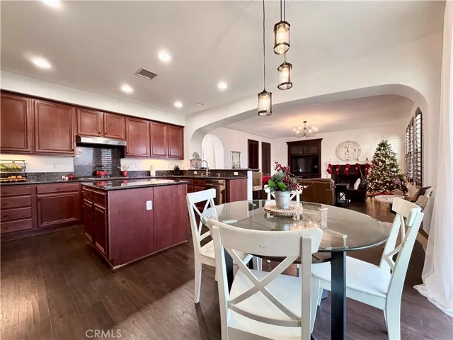 Large eating nook on the edge of the kitchen