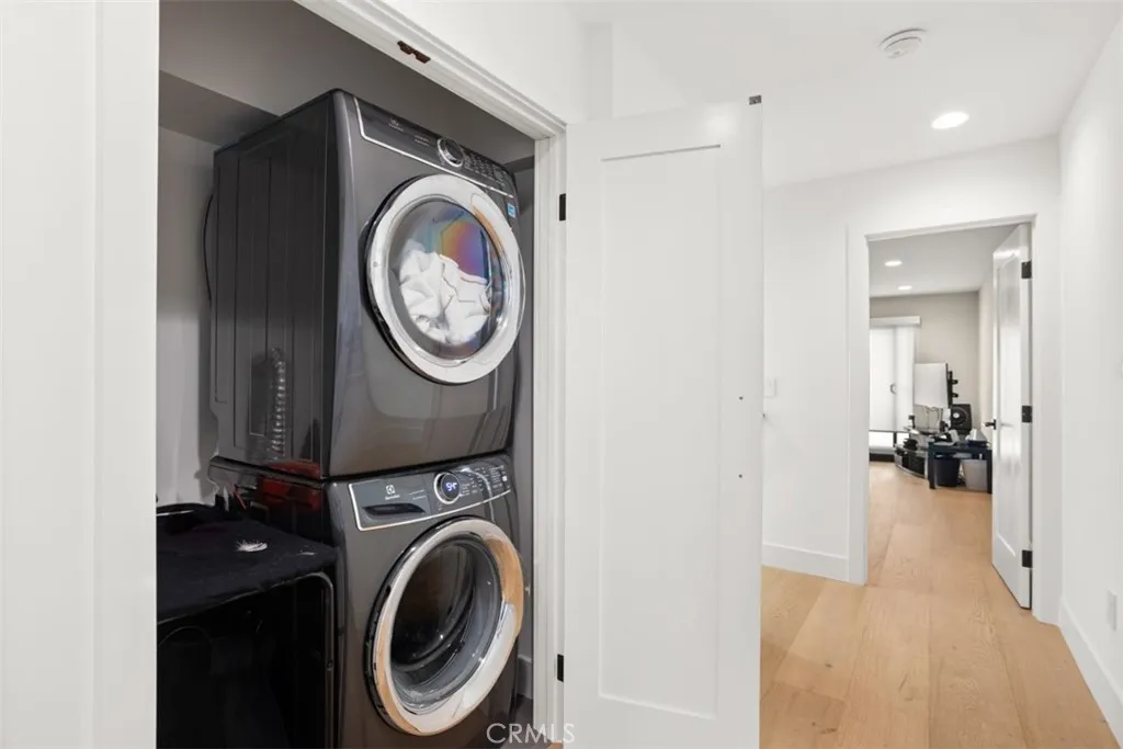 307 18th Street, Huntington Beach, California 92648 home-pic-18