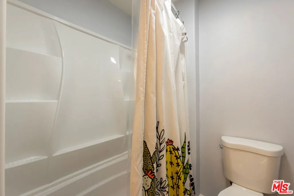 18404 Arminta Street, Reseda, California 91335 home-pic-19