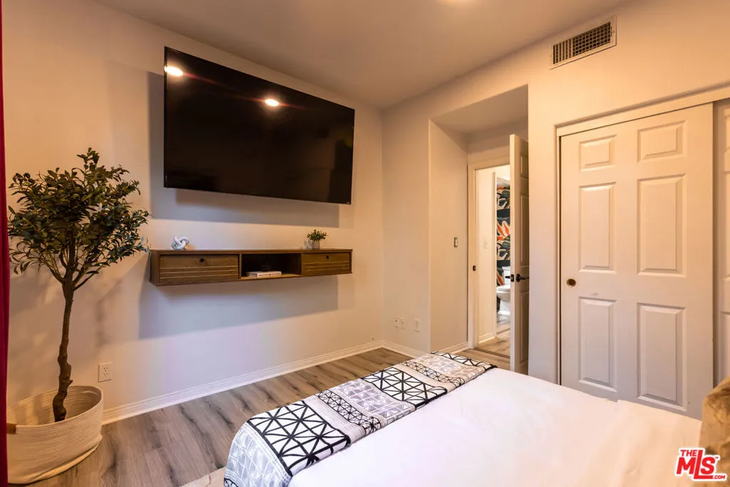 18404 Arminta Street, Reseda, California 91335 home-pic-20