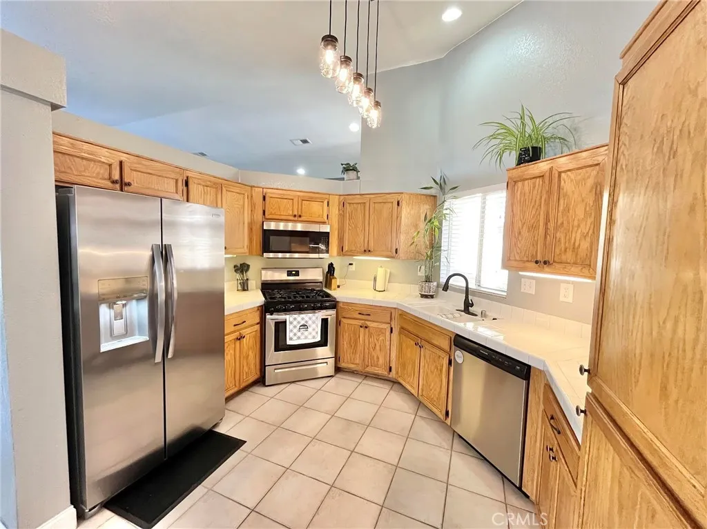13598 W Nolina, Hesperia, California 92344 home-pic-7
