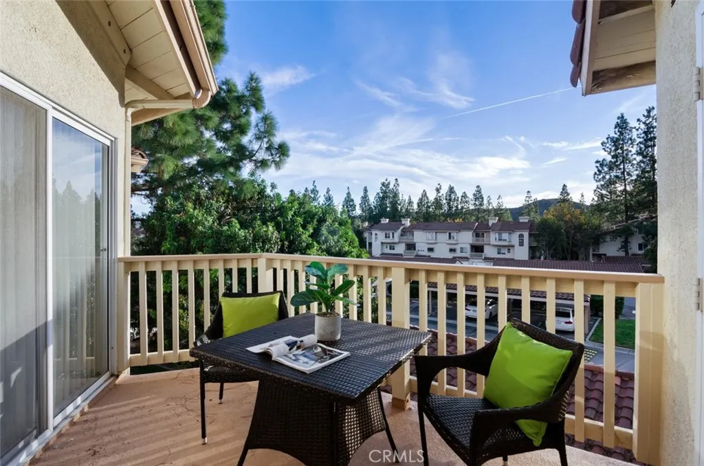 5805 Oak Bend 302, Oak Park, California 91377 home-pic-2