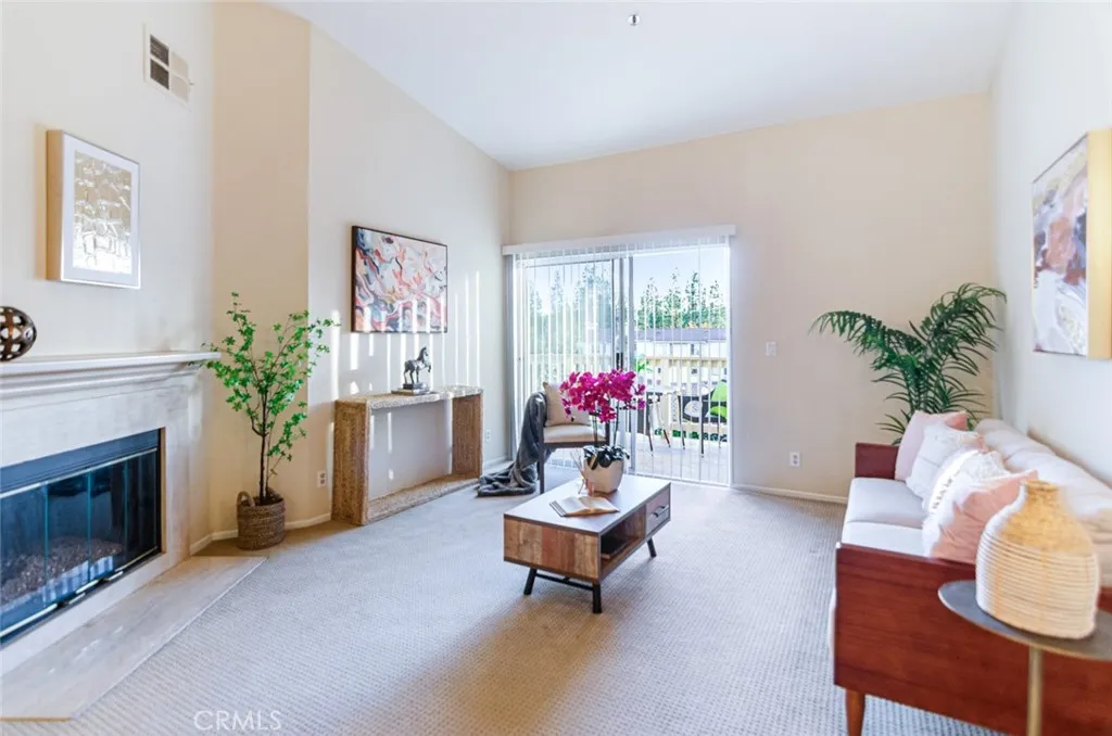 5805 Oak Bend 302, Oak Park, California 91377 home-pic-0