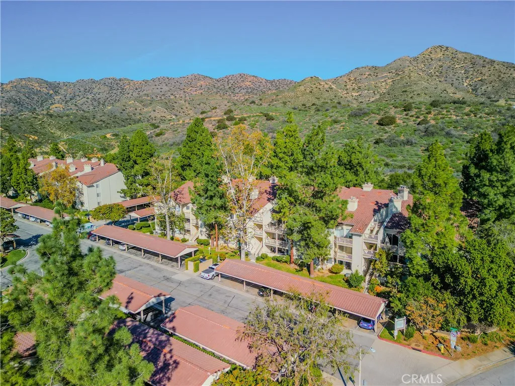 5805 Oak Bend 302, Oak Park, California 91377 home-pic-1