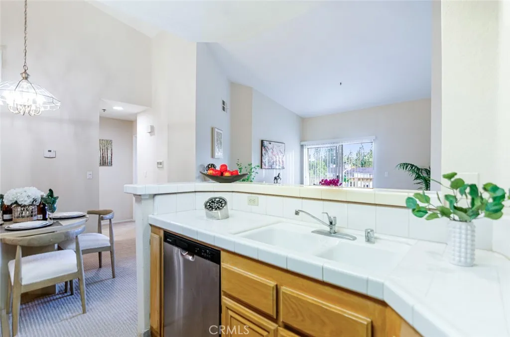 5805 Oak Bend 302, Oak Park, California 91377 home-pic-8