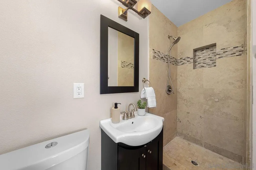 3642 Conrad Avenue, San Diego, California 92117 home-pic-27