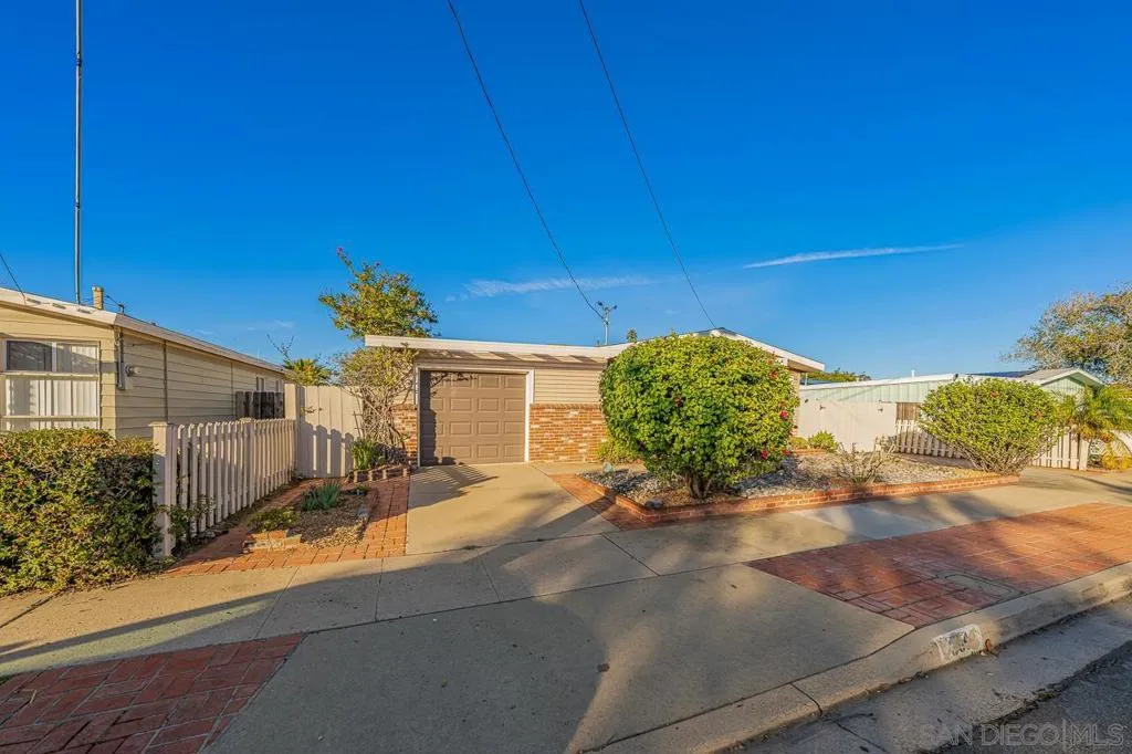 3642 Conrad Avenue, San Diego, California 92117 home-pic-39
