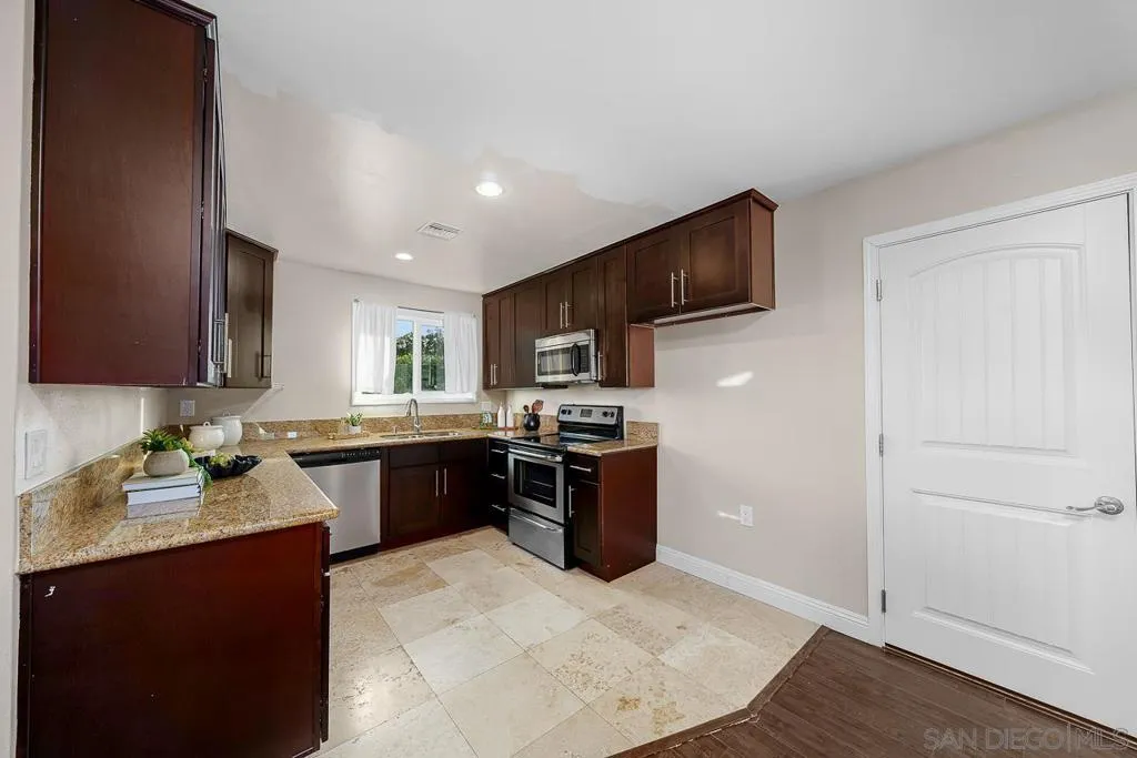3642 Conrad Avenue, San Diego, California 92117 home-pic-11