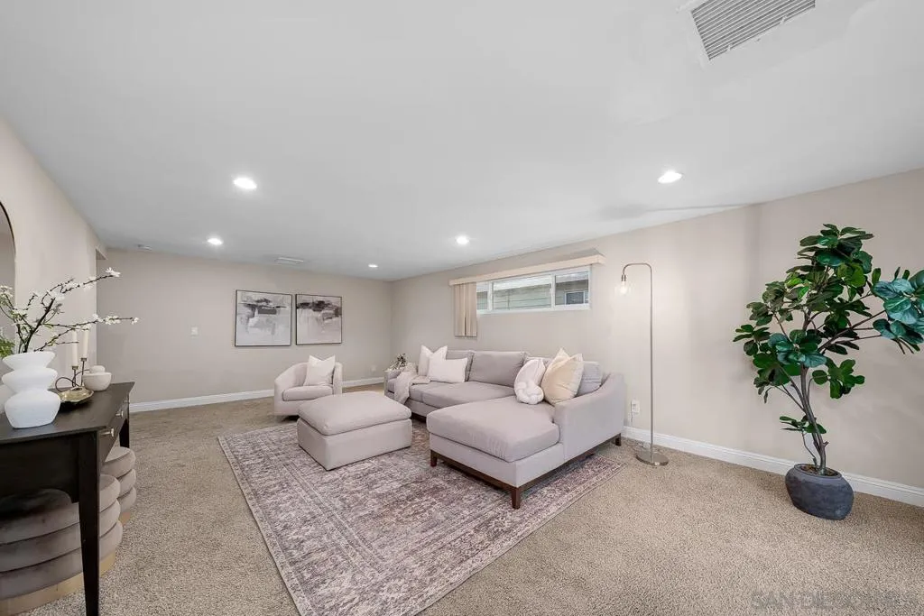 3642 Conrad Avenue, San Diego, California 92117 home-pic-19