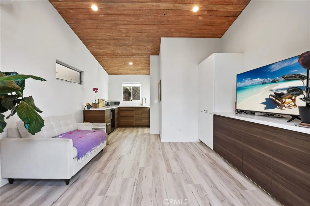 4123 North Virginia Road, Long Beach, California 90807 home-pic-34