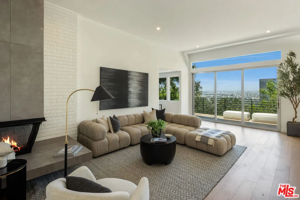 3564 Multiview Drive, Los Angeles, California 90068 home-pic-4