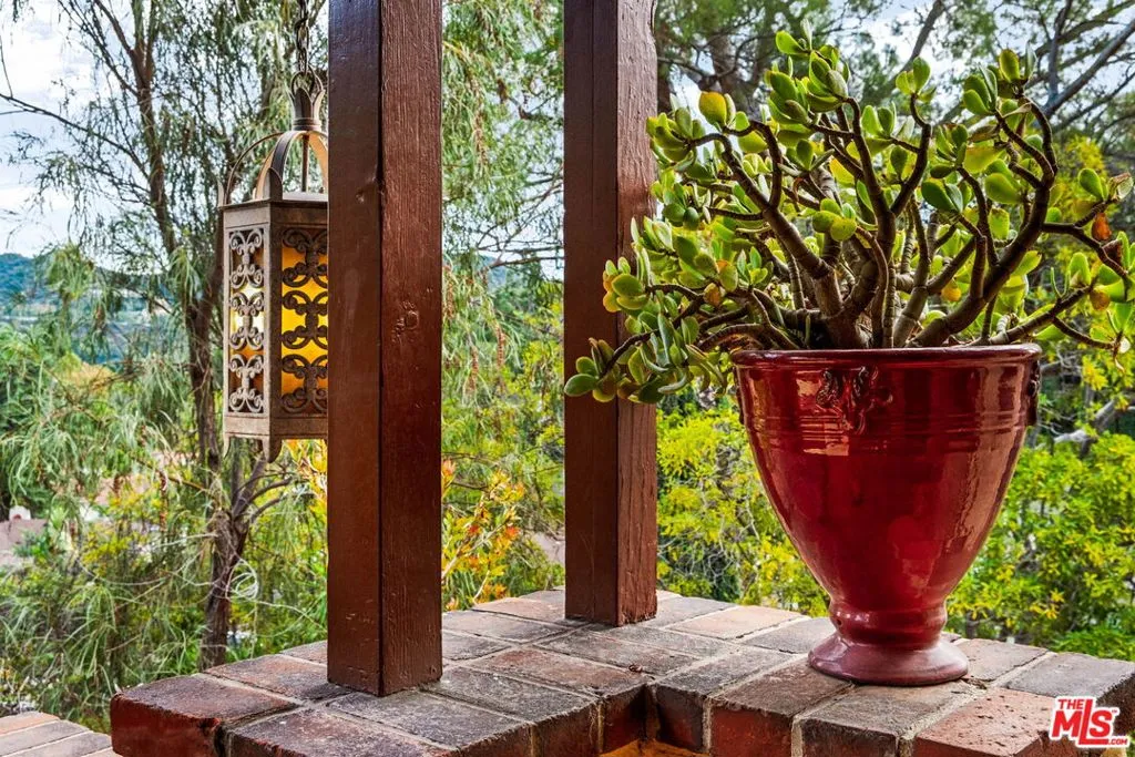 1441 Andenes Drive, Glendale, California 91208 home-pic-61