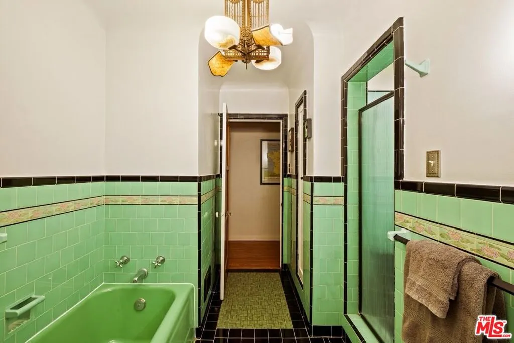 1441 Andenes Drive, Glendale, California 91208 home-pic-37