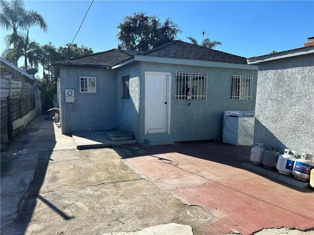 2011 E Elizabeth, Compton, California 90221 home-pic-17