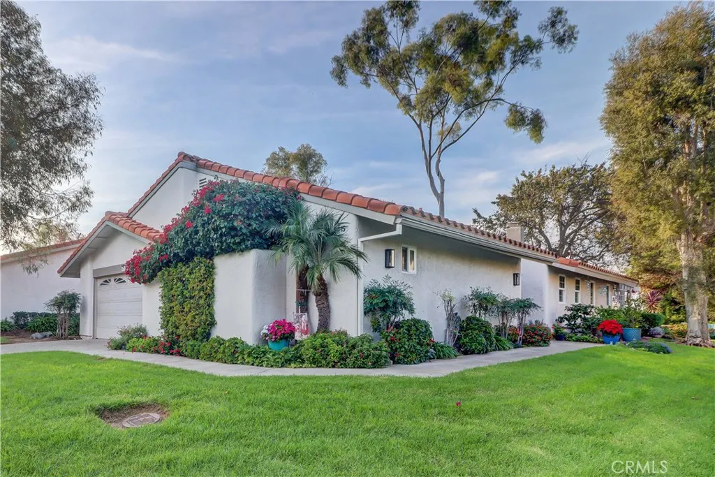 5415 Via Carrizo, Laguna Woods, California 92637 home-pic-1
