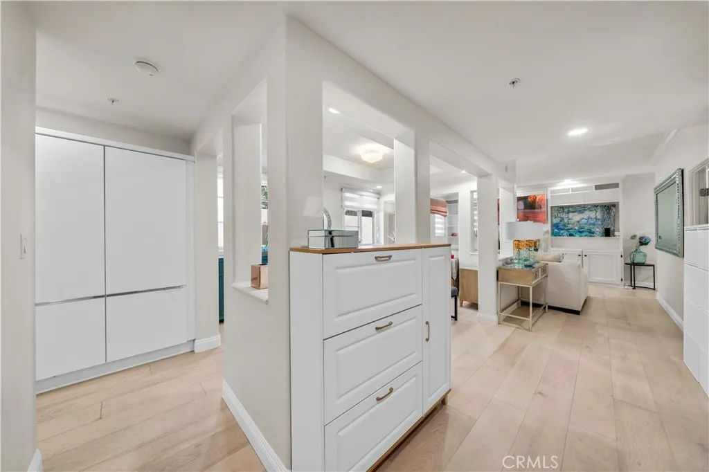 235 S Gale 102, Beverly Hills, California 90211 home-pic-2